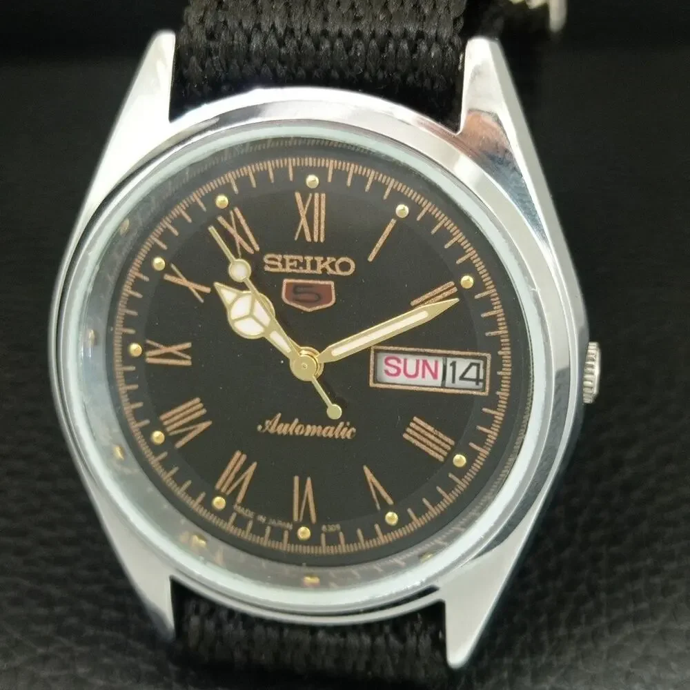 Vintage 1976 Seiko Automatic Mens Silver Watch W/daydate & Black accents